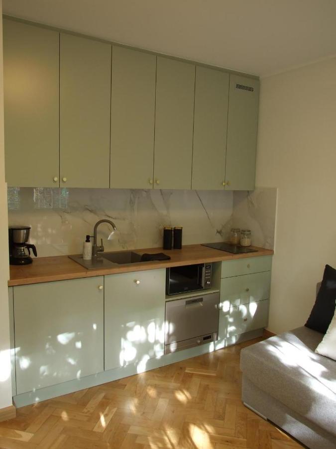 Apartment 9 *